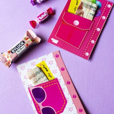 Alternative view of Pockets favor cards