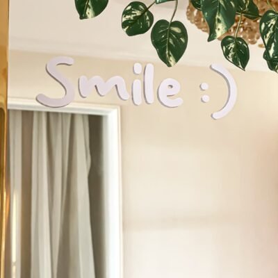 Alternative view of Smile - Mirror